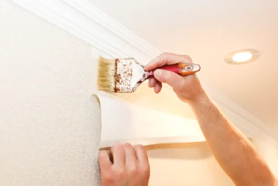 Pose de papier peint à Ogliastro — revêtements muraux et toiles de verre